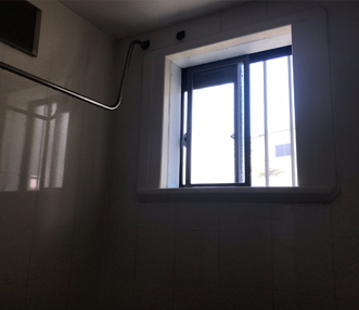 施工前の浴室窓
